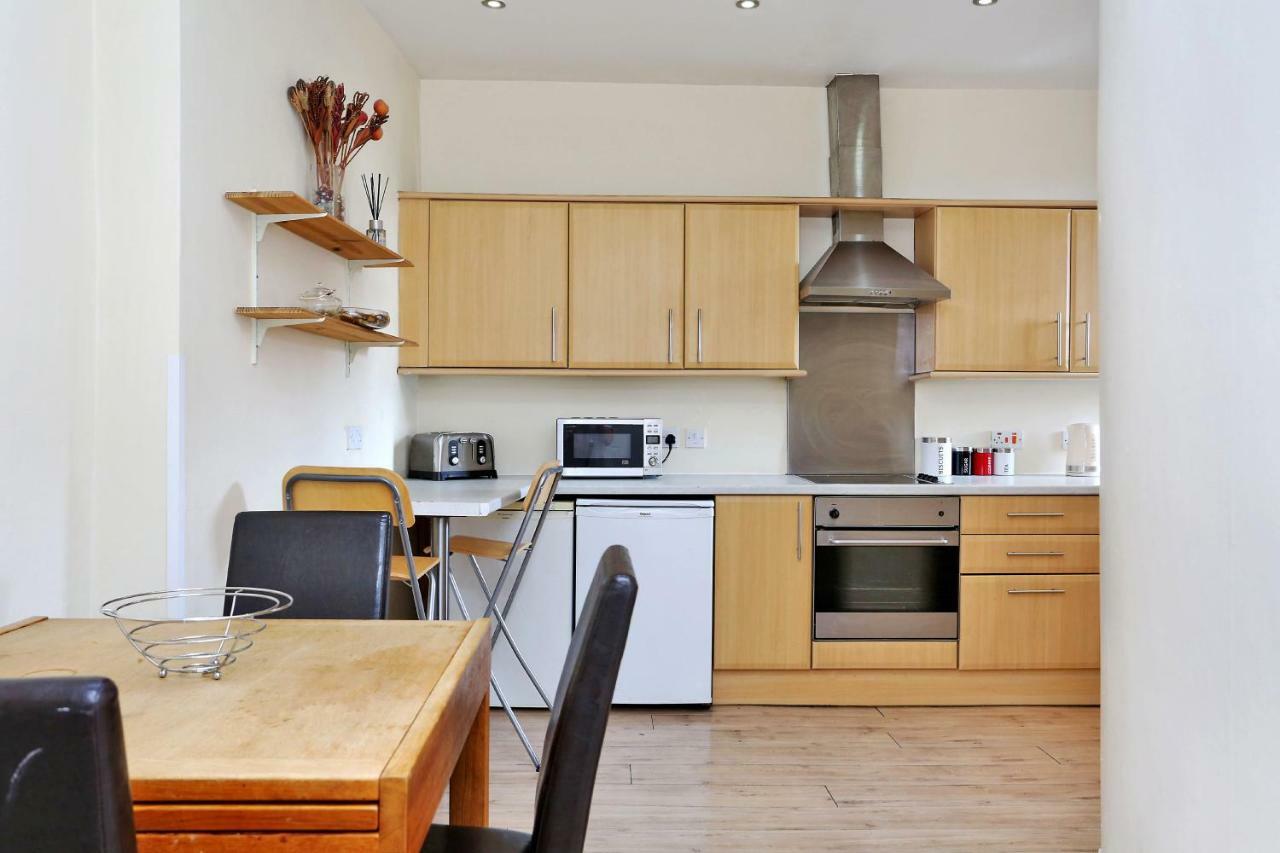 World's End - Historic 2 Bed On The Royal Mile, Sleeps 4 Appartement EDI