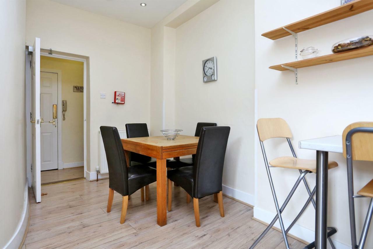 World's End - Historic 2 Bed On The Royal Mile, Sleeps 4 EDI